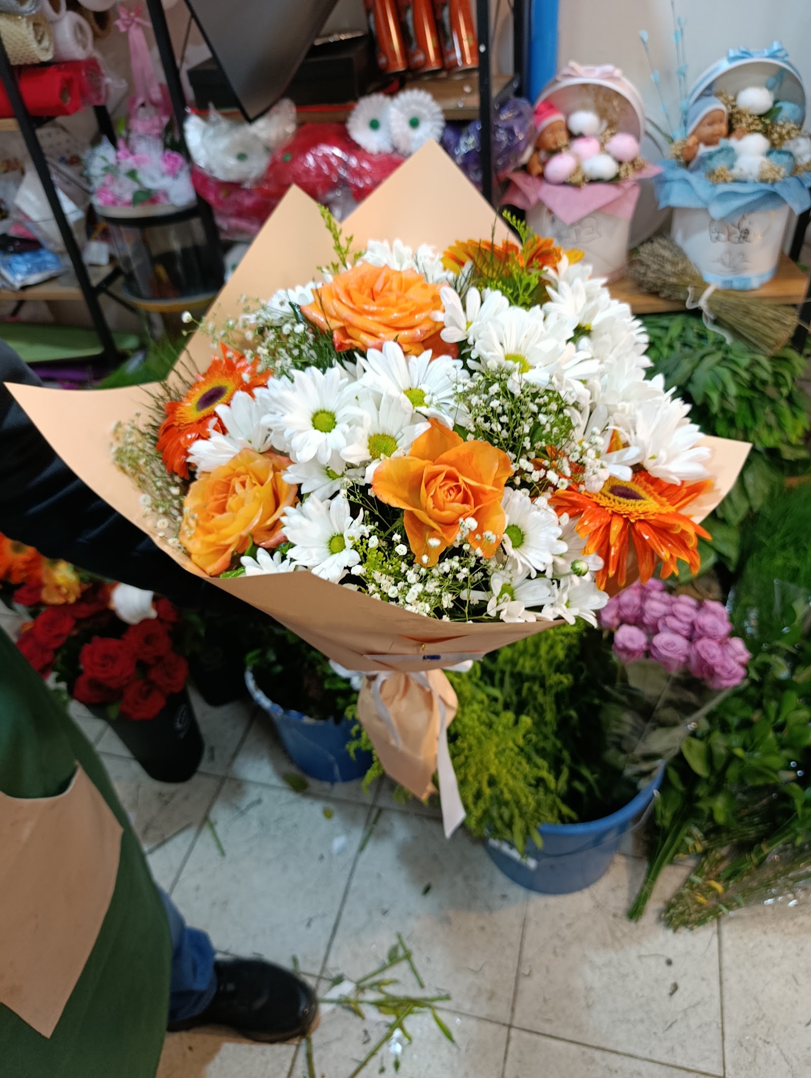 Mimoza Çiçek,Çikolata Ve Hediyelik